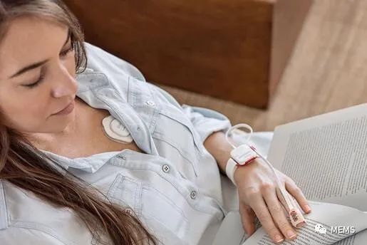 Radius T 可穿戴溫度傳感器可自動(dòng)遠(yuǎn)程監(jiān)測(cè)患者體溫